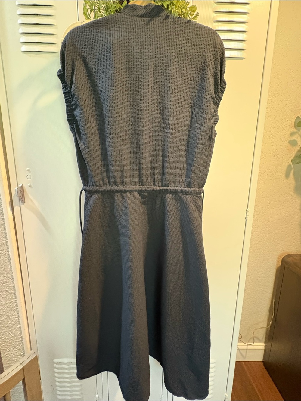 Dark navy COS seersucker midi dress featuring a half-zip front cap sleeves - Picture 3 of 5